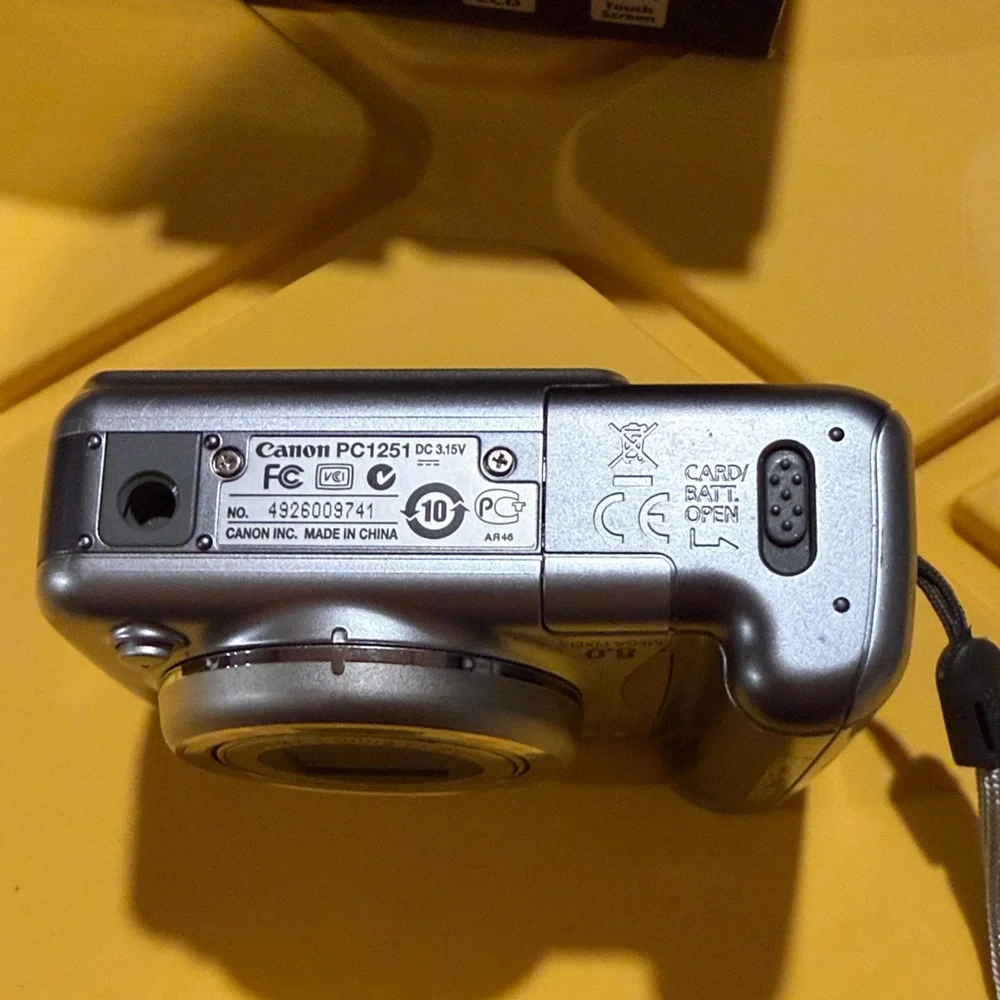 Canon powershot A720 IS. 8.0 mega pixels, 6x optical zoom